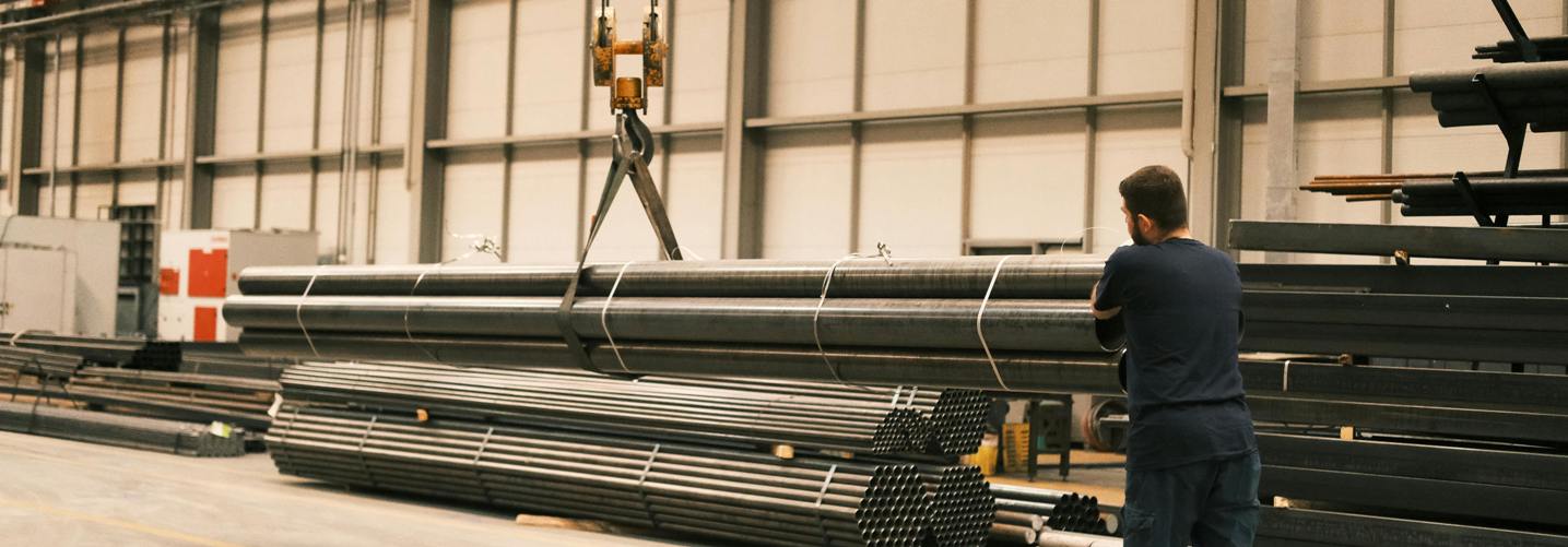 czy posiadając uprawnienia na suwnice można obsługiwać żurawie stacjonarne?